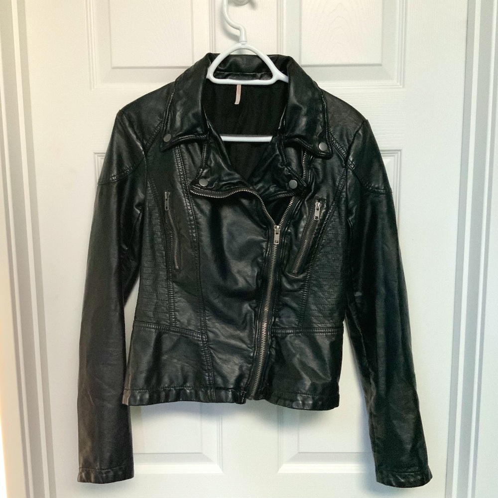 Free People Vegan Leather Moto Jacket Women’s size 6